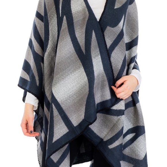 NWT Soft Woven Ruana Poncho Wrap - Picture 3 of 7